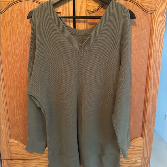 Banana Republic sweater - Picture 2 of 8